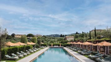 Piscina stagionale all'aperto, cabanas (a pagamento)