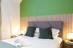 2 slaapkamers, een bureau, een strijkplank/strijkijzer, gratis wifi