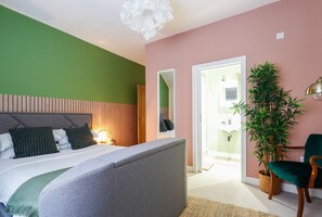 2 室のベッドルーム、デスク、アイロン / アイロン台、WiFi (無料)