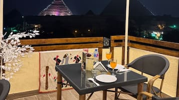 Couples’ dining