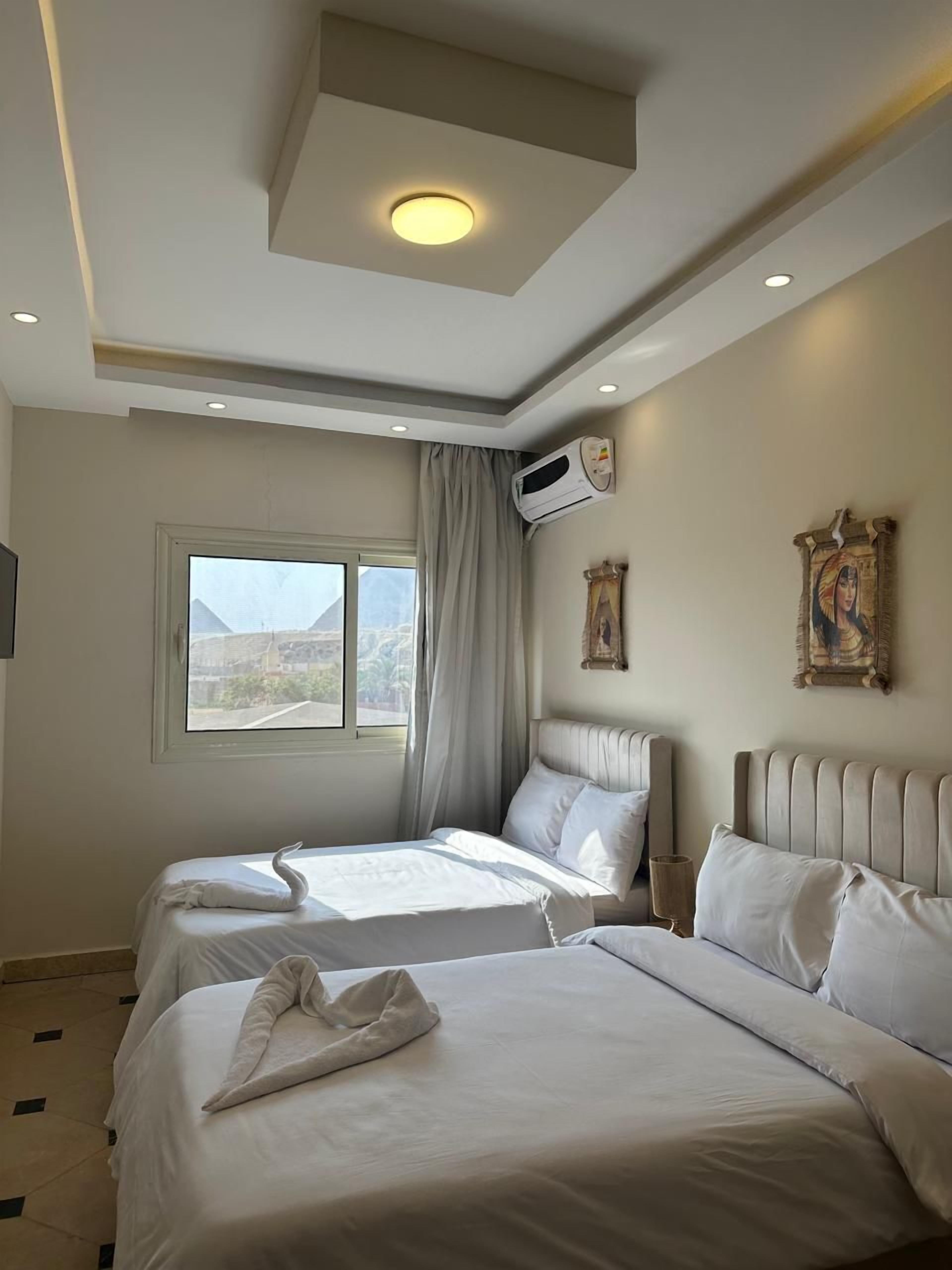 Minibar, desk, WiFi (free)