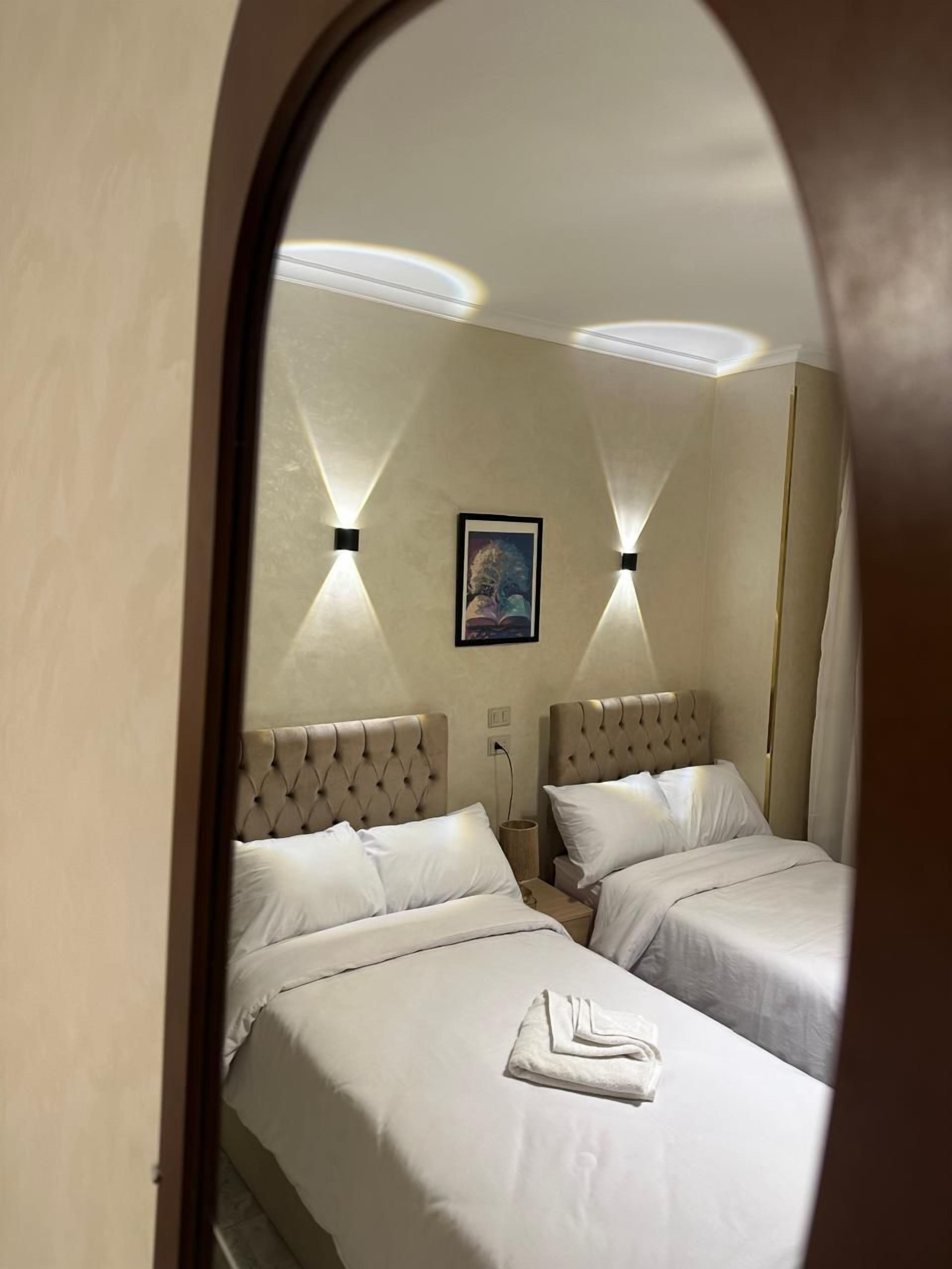 Minibar, desk, WiFi (free)