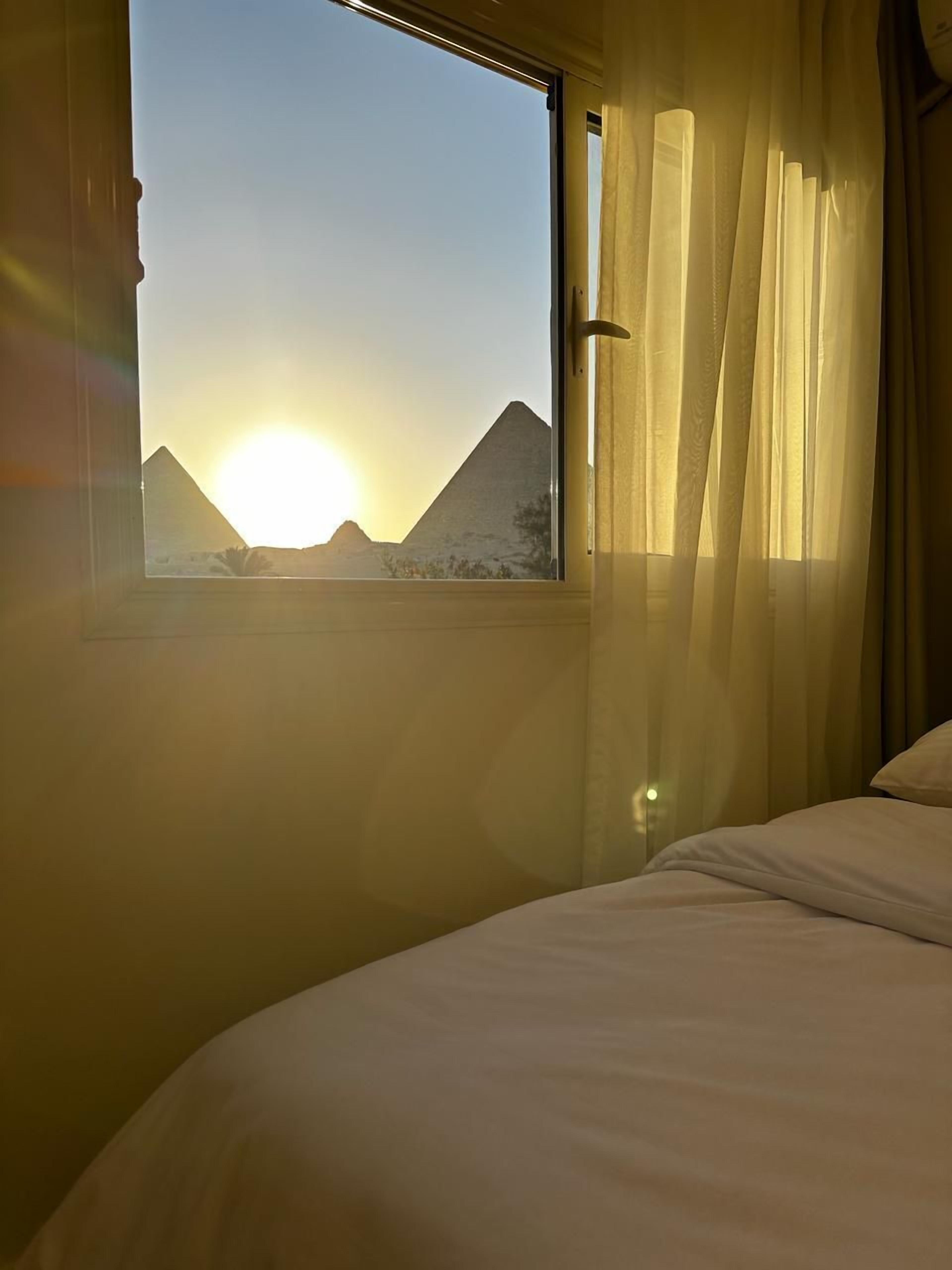 Minibar, desk, free WiFi