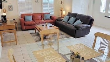 Condo, Multiple Beds, Balcony, Pool View (Beach & Palms condo) | Dining