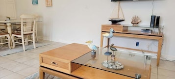 Condo, Multiple Beds, Balcony, Pool View (Beach & Palms condo) | Interior