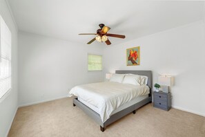 4 habitaciones, escritorio, tabla de planchar con plancha y wifi gratis 