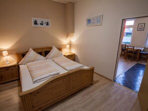 Casa | 1 dormitorio, mobiliario individual, tabla de planchar con plancha