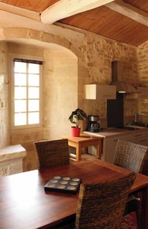 Private kitchen - Gîte Aliénor (Thouarsais-Bouildroux)