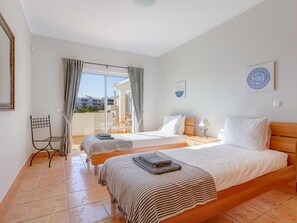 4 bedrooms, individually furnished, iron/ironing board, bed sheets - Holiday Home With Garden and Private Pool (Lagos)