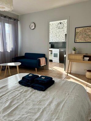 1 bedroom, iron/ironing board, WiFi, bed sheets - 1 Bedroom Apartment in Royat (Royat)