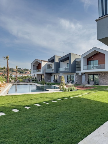 Back Sea Cunda Apart Otel