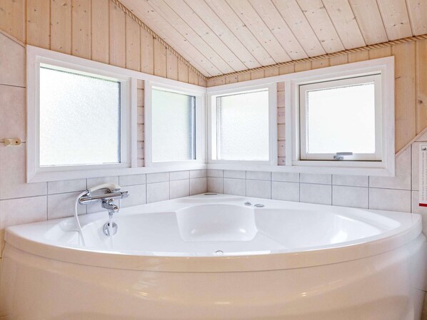 House | Bathroom - 10 Person Holiday Home in Fjerritslev (Fjerritslev)