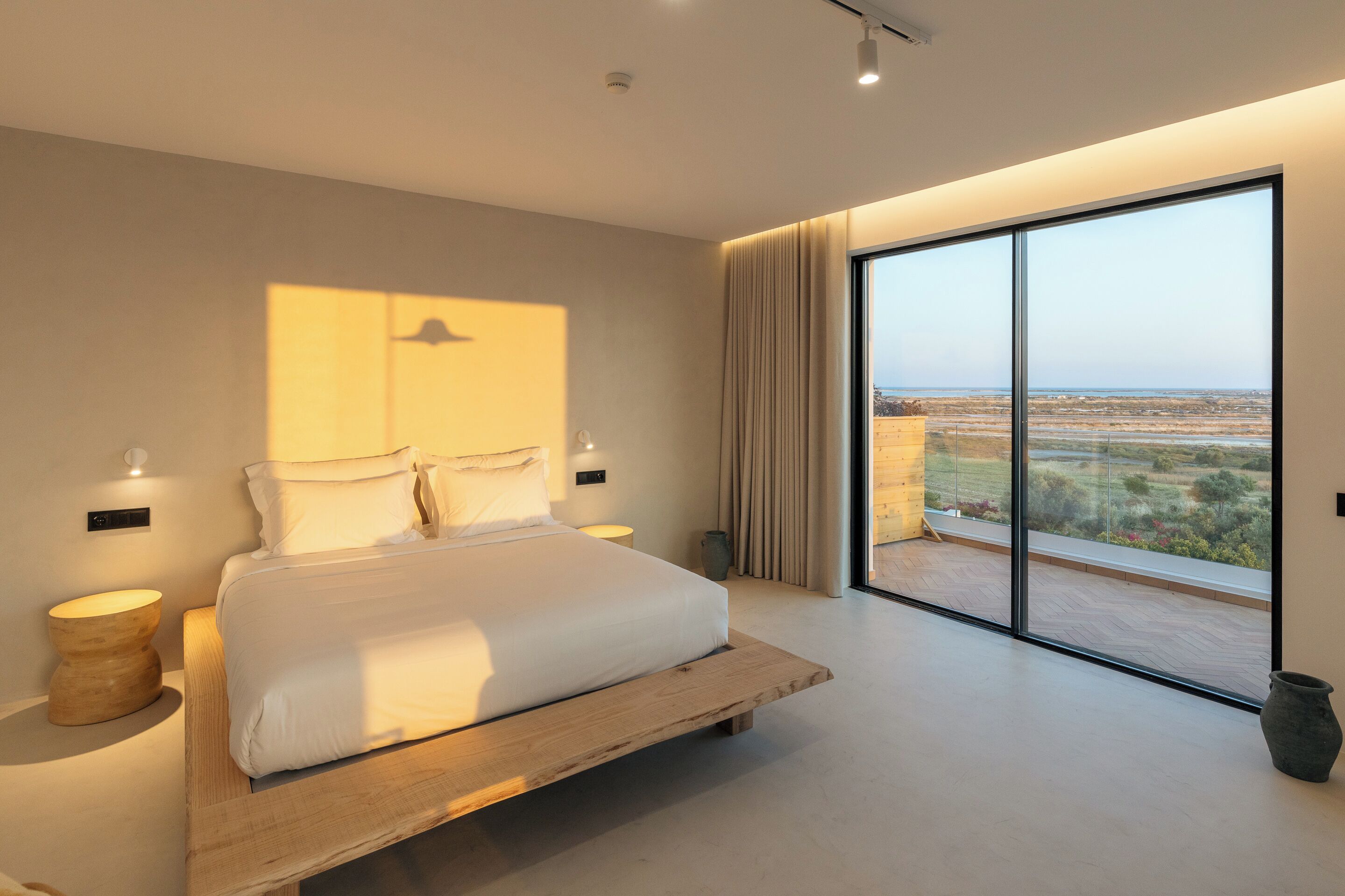 Studio, balcon, vue sur la mer | Coffre-fort, bureau, espace de travail pour ordinateurs portables