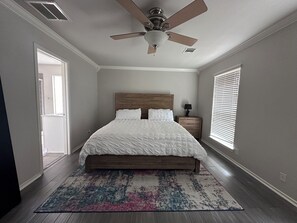 3 bedrooms, WiFi, bed sheets - Cute 1 story by Seaworld/Lackland! 5 mins from shopping, mins from downtown! (San Antonio)