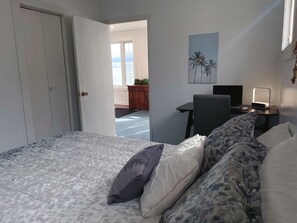 2 bedrooms, in-room safe, desk, iron/ironing board