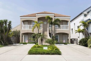 Exterior - Dom's Beach Retreat (South Padre Island)