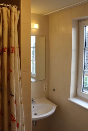 A bathroom with a white sink, a mirror, and a window. - Moselstill Comfortable Holiday Residence (Ediger-Eller)