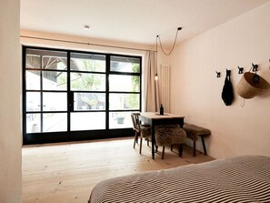 6 Schlafzimmer, individuell eingerichtet, Bügeleisen/Bügelbrett