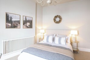 5 bedrooms, iron/ironing board, free WiFi, bed sheets