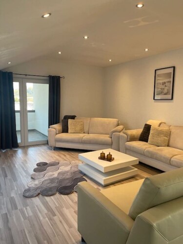 Baba Apart 1 Große, Moderne Wohnung Direkt an der Schweizer Grenze