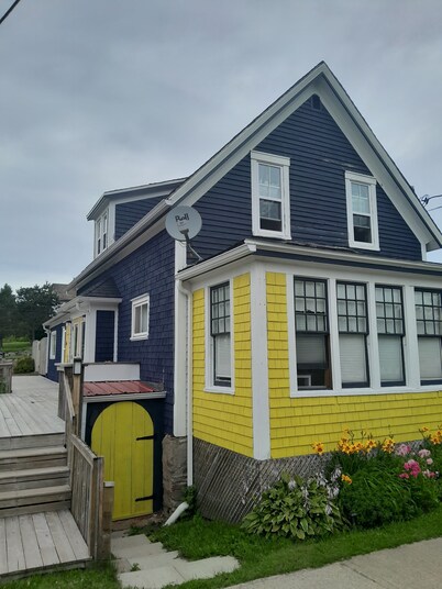 Cozy upper apartment across from the Bay of Fundy.