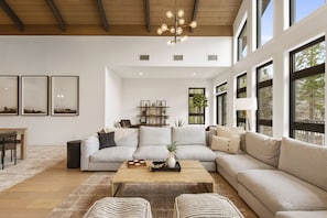 智能电视、壁炉、桌上足球、立体声音响