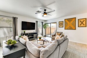 TV, stereo - 5 Mi to Dtwn: Modern Gilbert Getaway w/ Yard! (Gilbert)