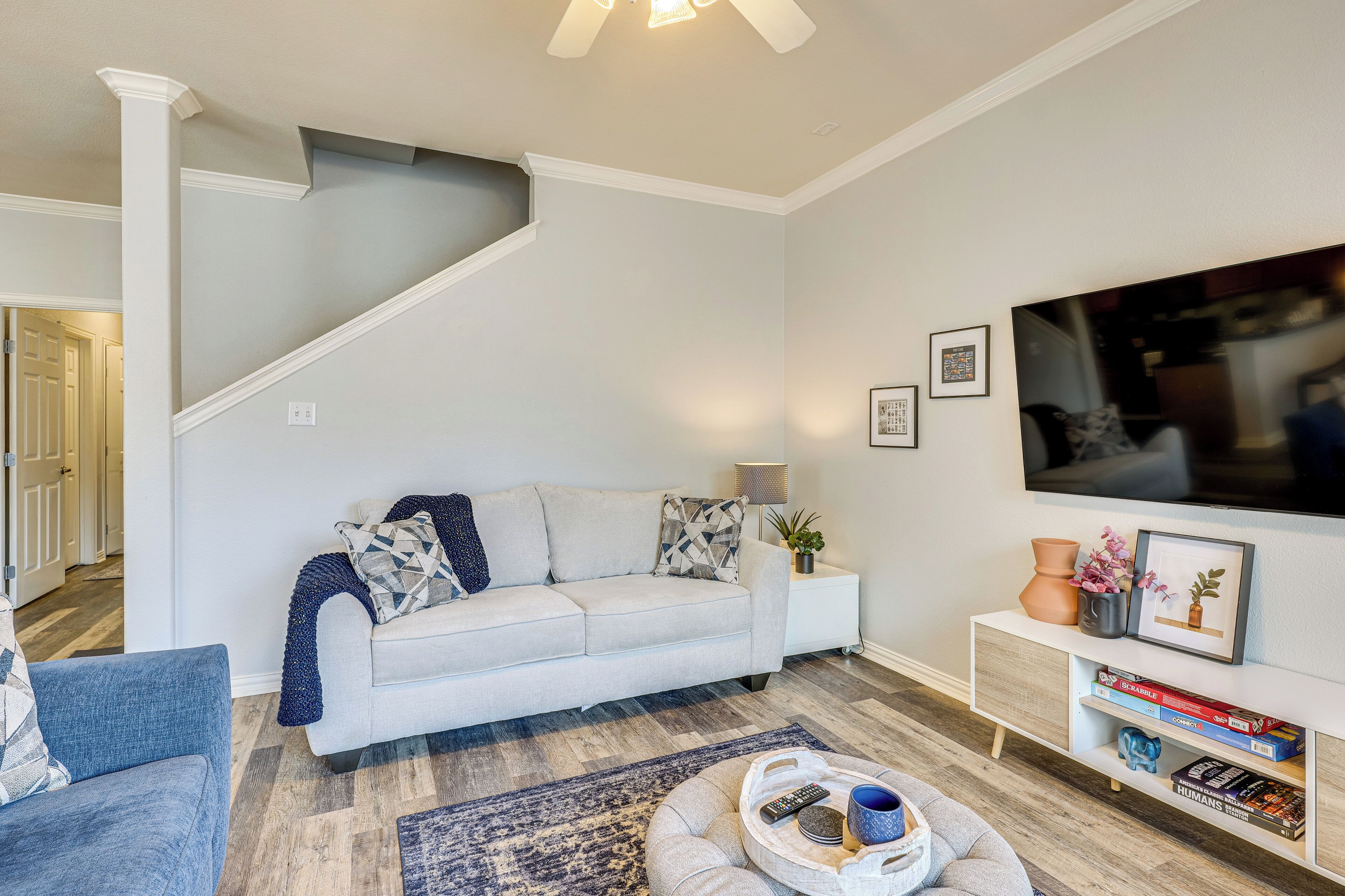Central College Station Townhome W/ Community Pool - Bryan, TX