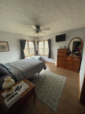 2 bedrooms, WiFi, bed sheets, wheelchair access