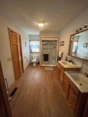 Bruser, hårtørrer, håndklæder, Sæbe