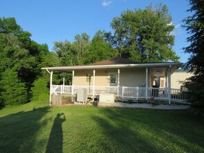 Exterior - 2-bedroom vacation home minutes away from Greencastle and Depauw campus (Greencastle)