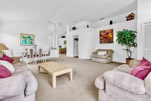 TV - Ref 34. Stunning villa with pool. Lindfields Near Disney (Four Corners)