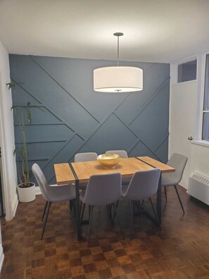 Dining - Chic Yorkville Retreat: Stylish Comfort in the Heart of Toronto (Toronto)