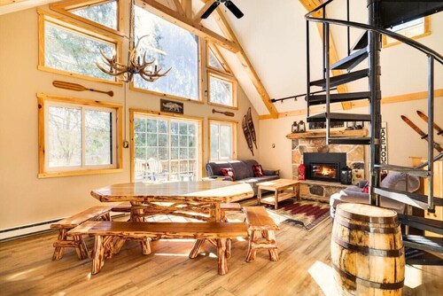 Walk to Lake Harmony l FREE Beach Access l Hot Tub