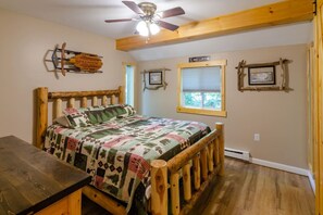 Skrivebord, strykejern/-brett, wi-fi (inkludert) og sengetøy