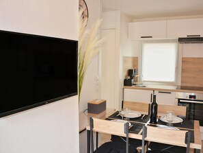 Fridge, microwave, oven, coffee/tea maker