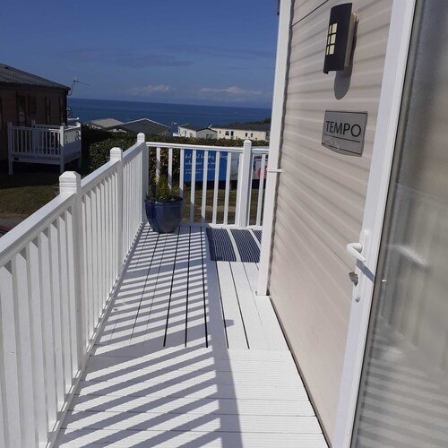 Cozy Chalet Sleeps 4 With Garden