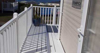 Cozy Chalet Sleeps 4 With Garden