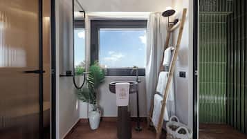 Suite Deluxe, piscine privée, vue vignoble | Salle de bain