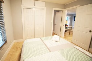 3 bedrooms, desk, iron/ironing board, WiFi