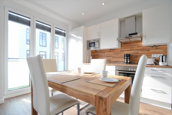 Refrigerador, horno, parrilla de estufa y lavavajillas 