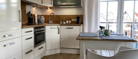 Réfrigérateur, micro-ondes, four, lave-vaisselle