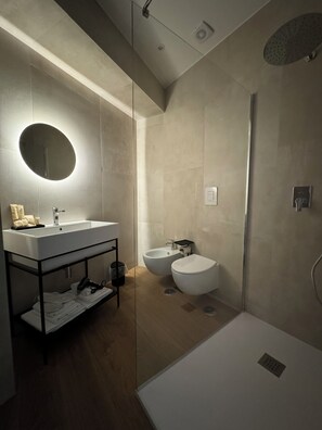 Superior-Doppel- oder -Zweibettzimmer, 1 Schlafzimmer, Nichtraucher, Stadtblick | Badezimmer