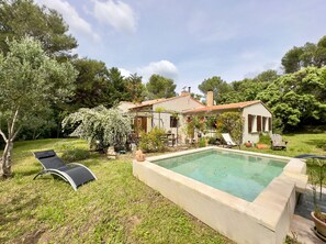 Outdoor pool - Grande Maison de Caractère en Plein Coeur de la Provence (Villeneuve-lès-Avignon)