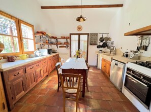 Fridge, microwave, oven, stovetop - Grande Maison de Caractère en Plein Coeur de la Provence (Villeneuve-lès-Avignon)