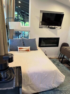 1 bedroom, WiFi, bed sheets - Cozy Cabin on the Lake! Sleeps 2 @ Jacks Shack! (Osage Beach)