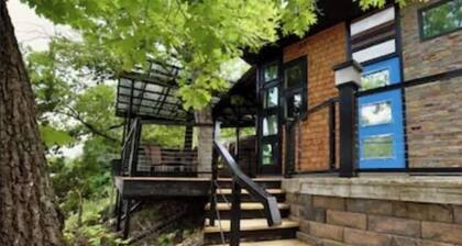 Cozy Cabin on the Lake! Sleeps 2 @ Jacks Shack!