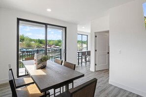 Dining - 1181 Sleeps 16 Lake Home @ Backwater Jacks! (Lake Ozark)