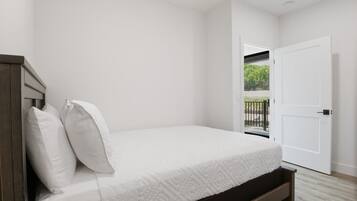 5 habitaciones, tabla de planchar con plancha, wifi y ropa de cama