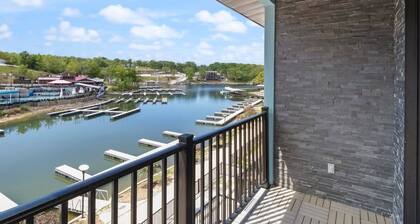 1175 New 5 bd Sleeps 16 on lake at Backwater Jacks